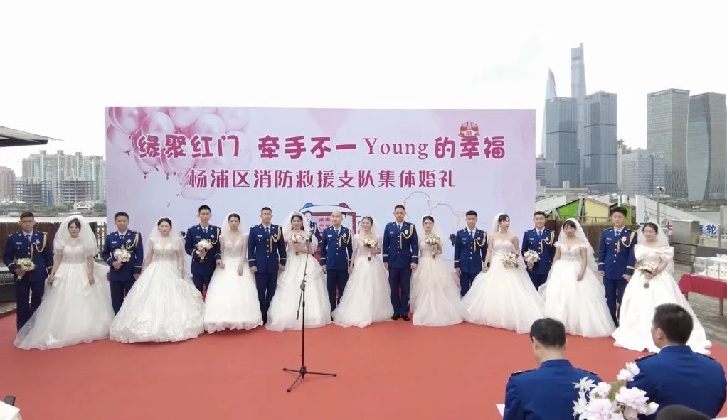 甜度爆表!“蓝朋友”们的集体婚礼,超浪漫!