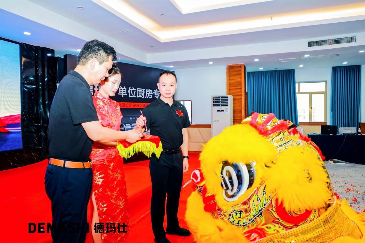 众宾云集,人气高燃,德玛仕海南旗舰店正式开业!