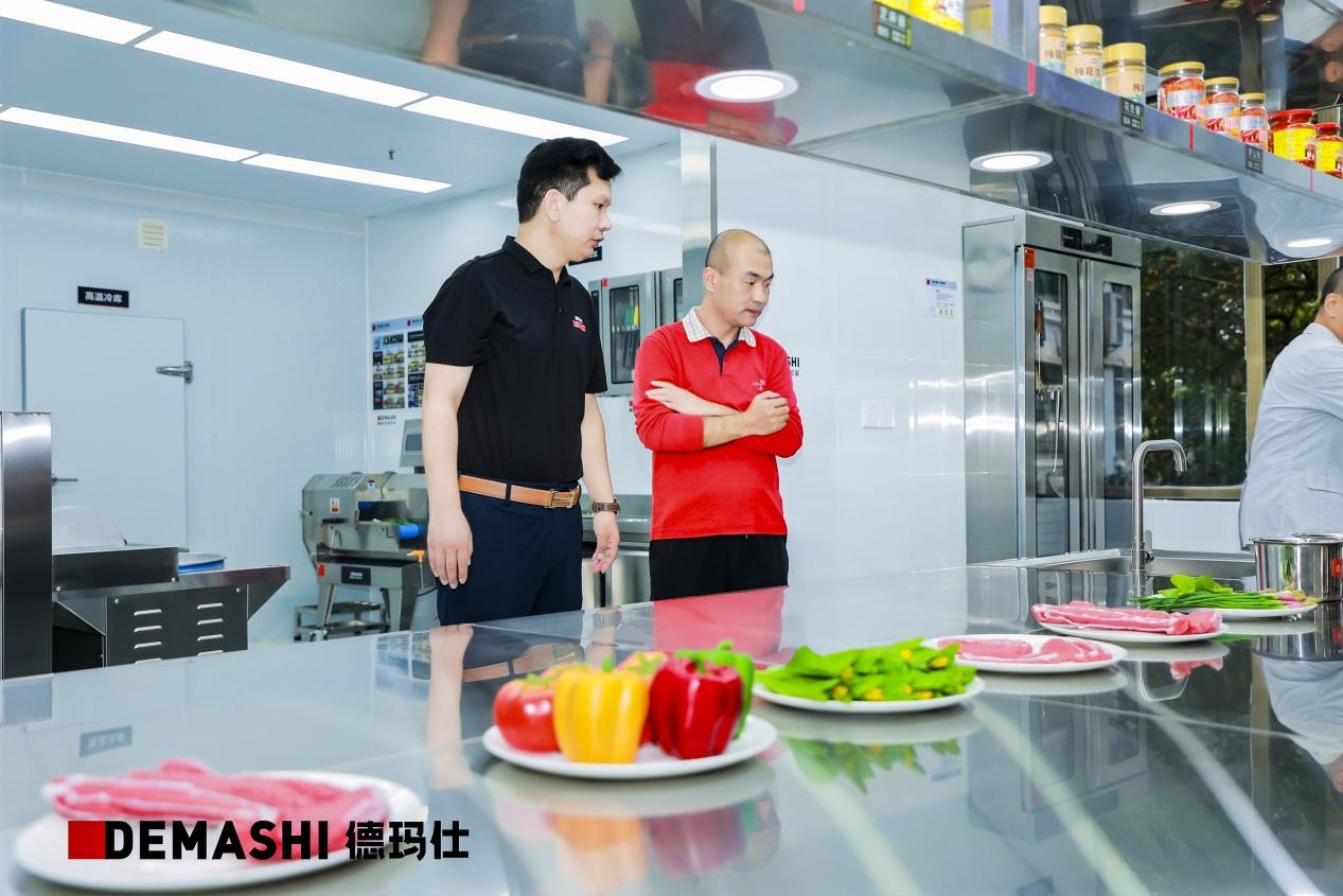 众宾云集,人气高燃,德玛仕海南旗舰店正式开业!