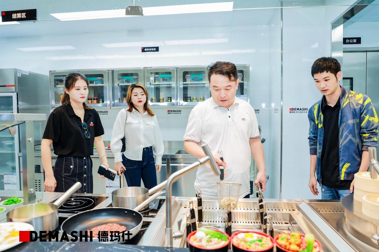 众宾云集,人气高燃,德玛仕海南旗舰店正式开业!