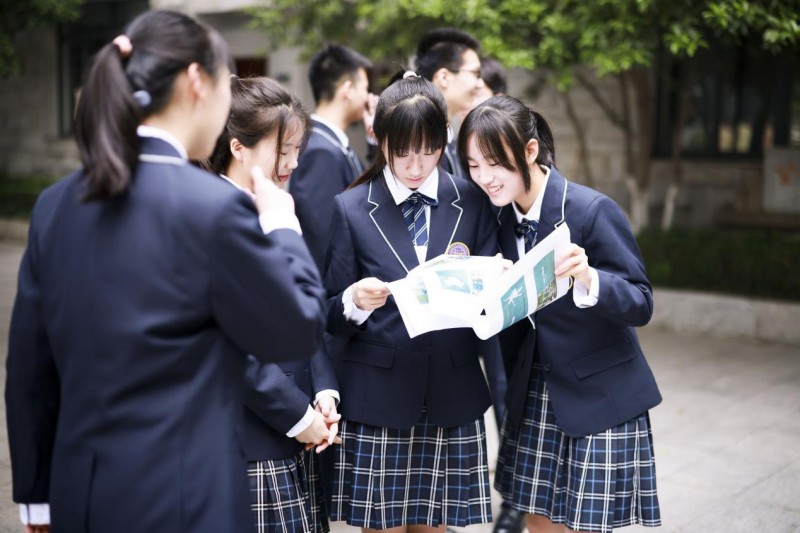 代表委员建议:充分发挥校服美育浸润作用