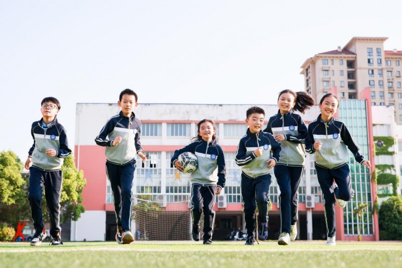代表委员建议:充分发挥校服美育浸润作用