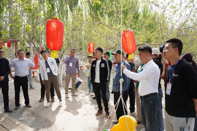 疏附瓜果卖全国!各地采购商组团打卡“杏中之王”原产地